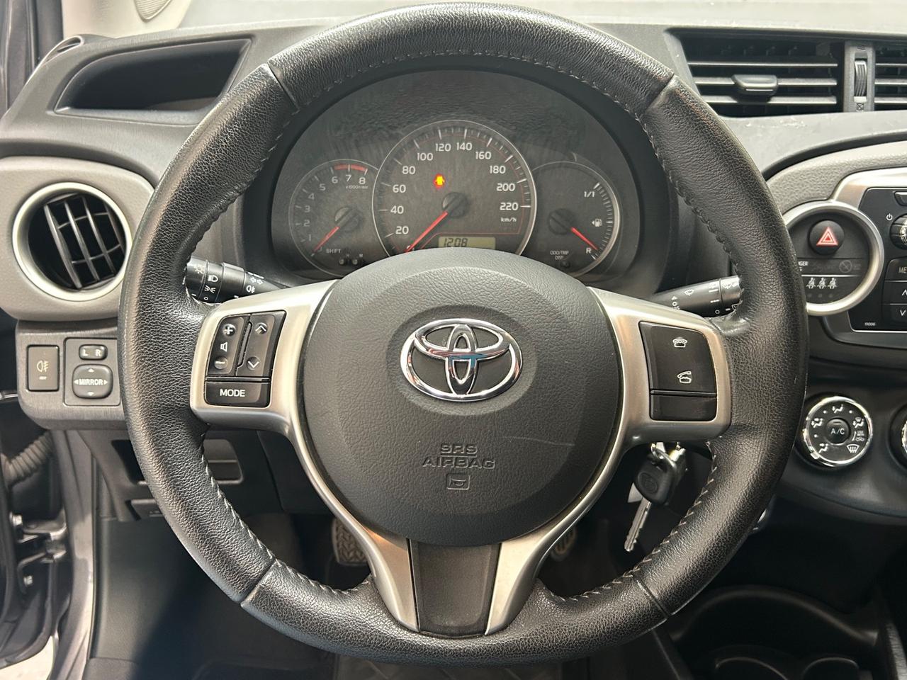 Toyota Yaris 1.3 5 porte Style 100cv neopatentati
