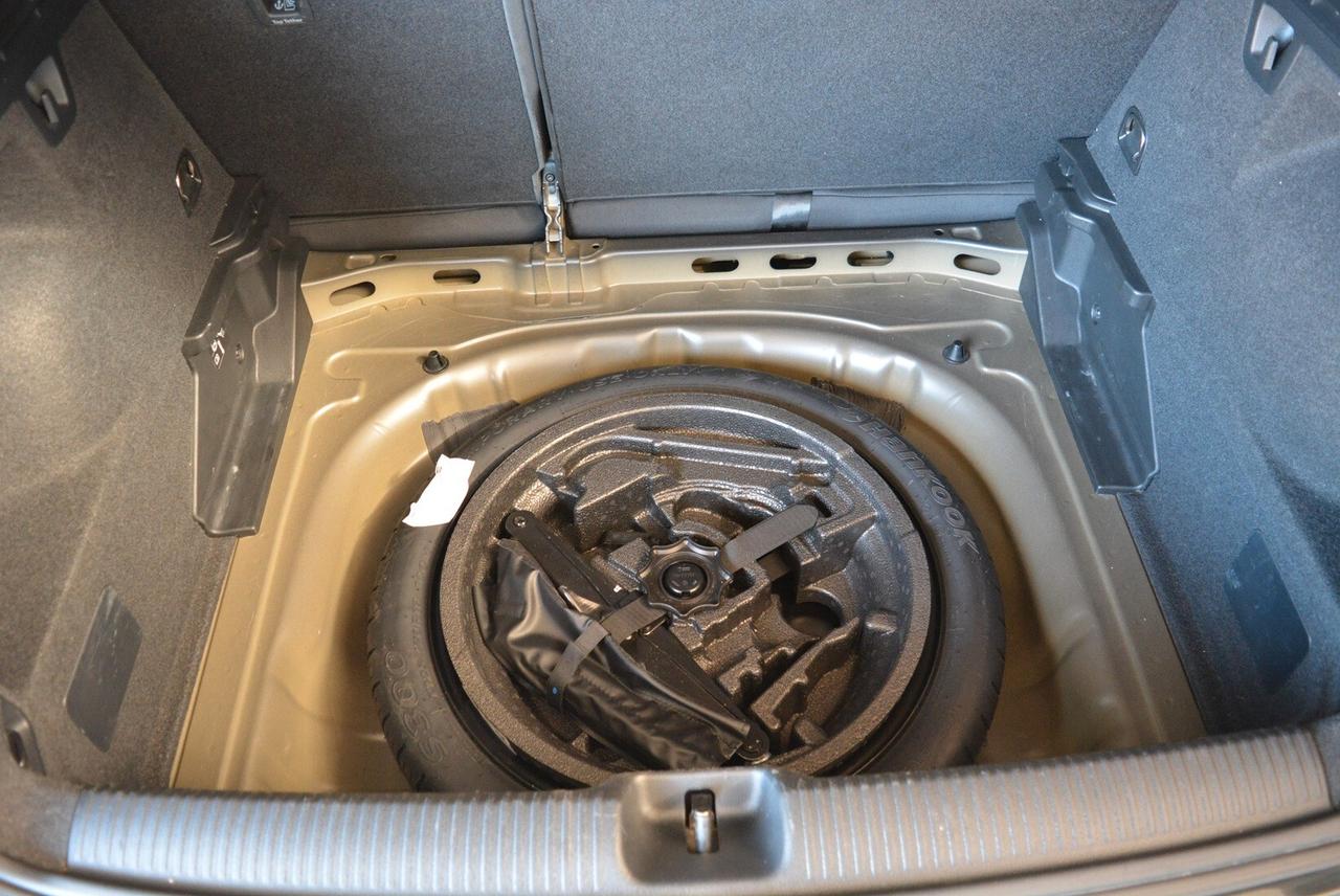 Audi Q2 30 TFSI Business telecamera