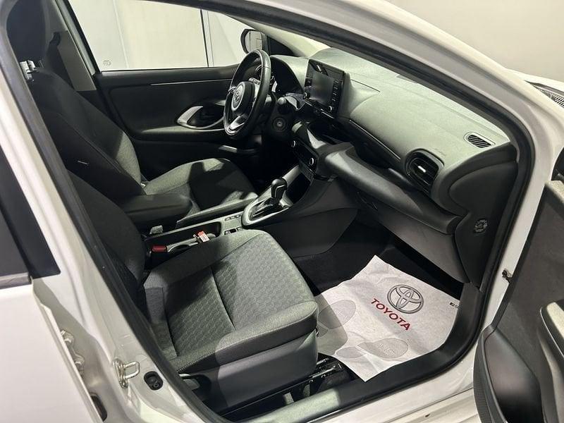 Toyota Yaris 1.5 Hybrid 5 porte Active + CERCHI IN LEGA AREA C FREE