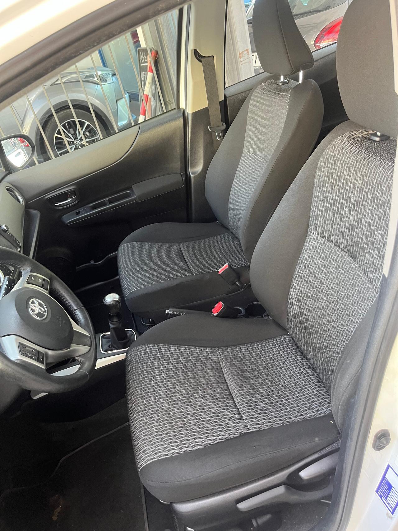 TOYOTA YARIS 1.0 BENZINA 5 PORTE - ANCHE PER NEOPATENTATI