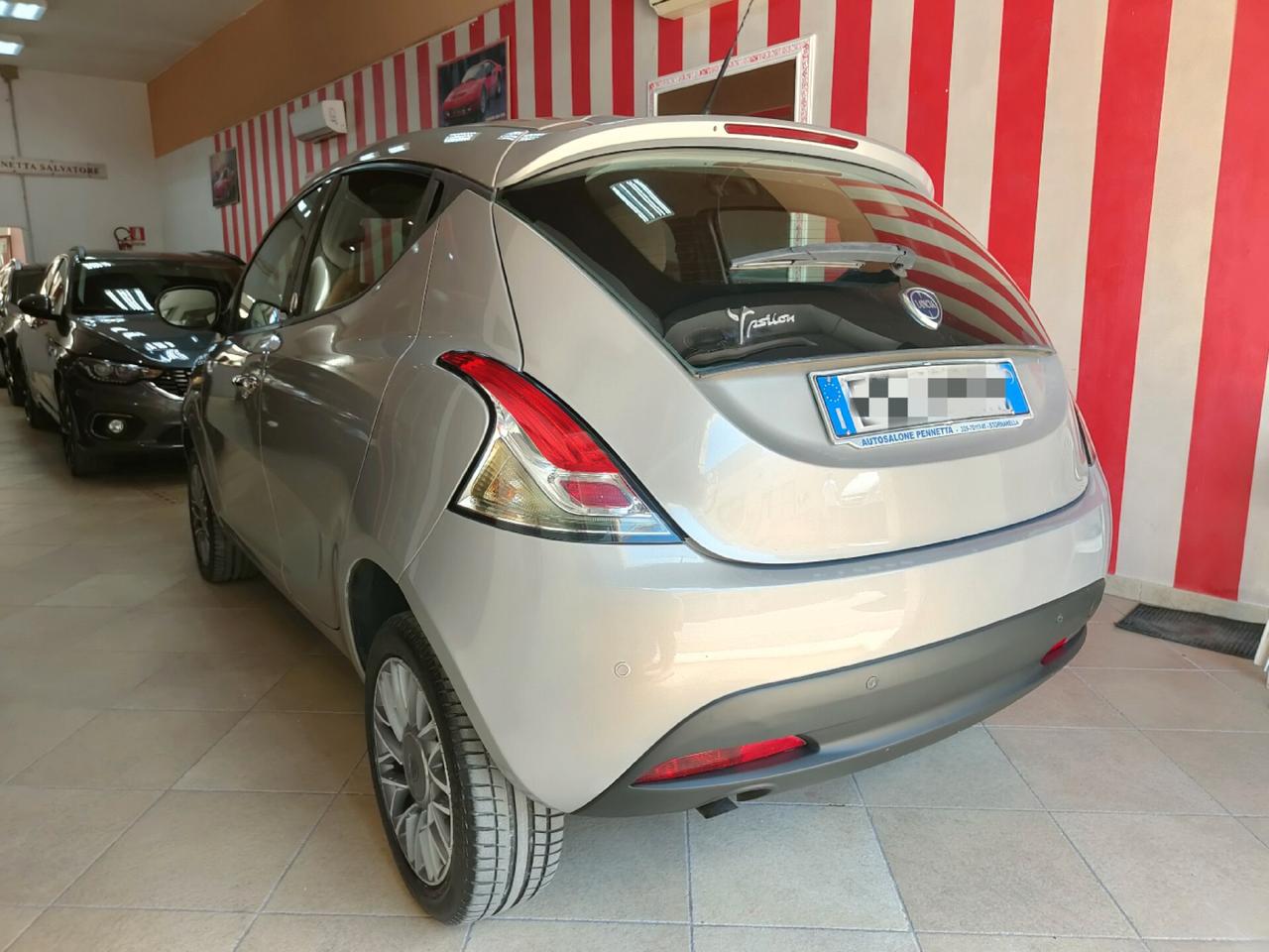 Lancia Ypsilon 0.9 TwinAir 85 CV 5 porte Metano Ecochic Gold