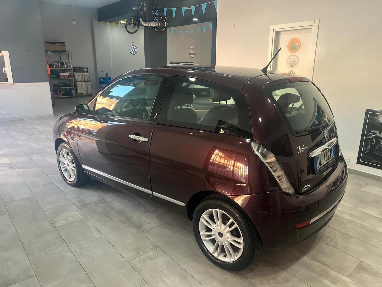 Lancia Ypsilon 1.3 MJT 75 CV Oro