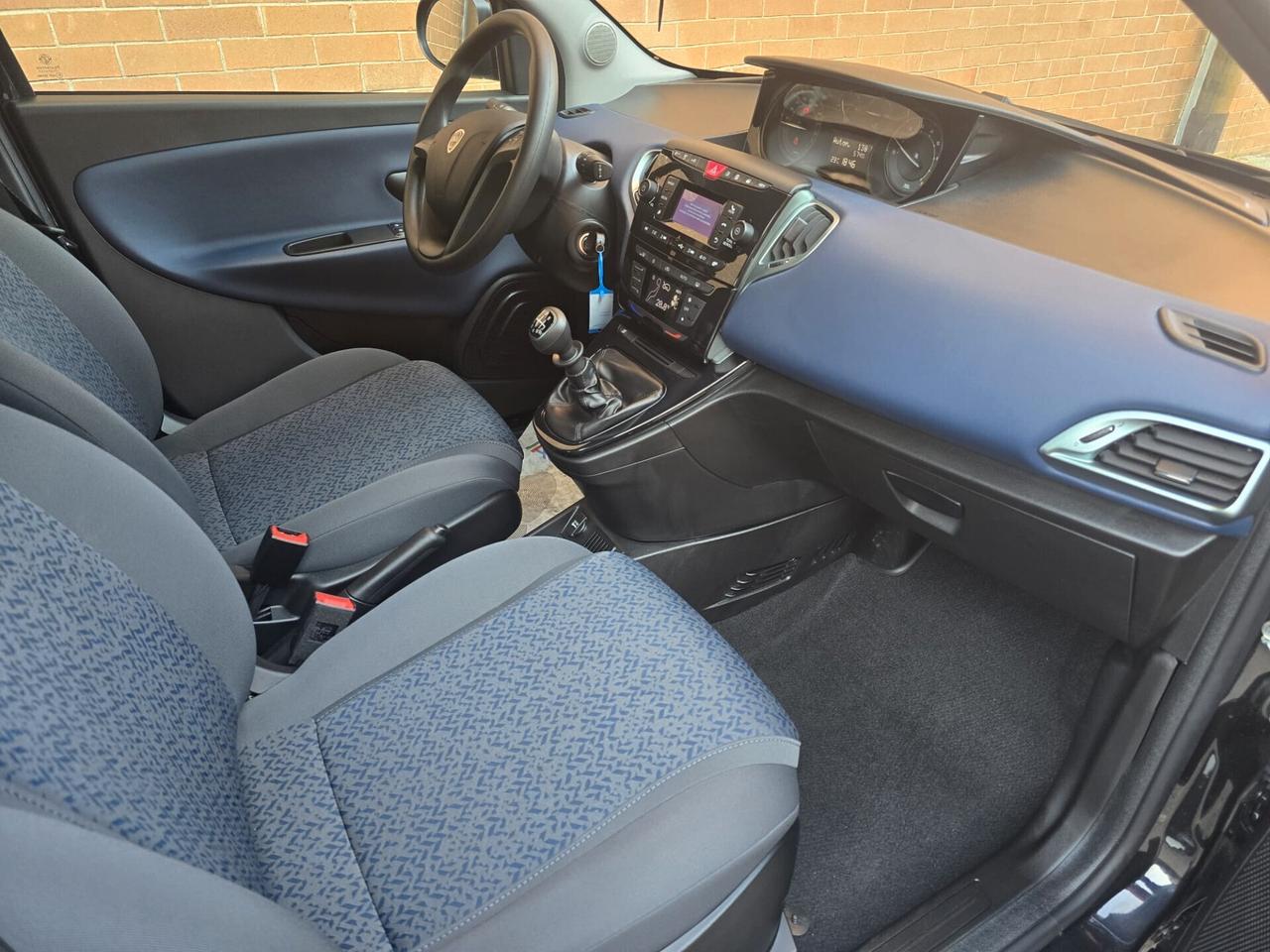 Lancia Ypsilon 1.0 FireFly 5 porte S&S Hybrid Oro