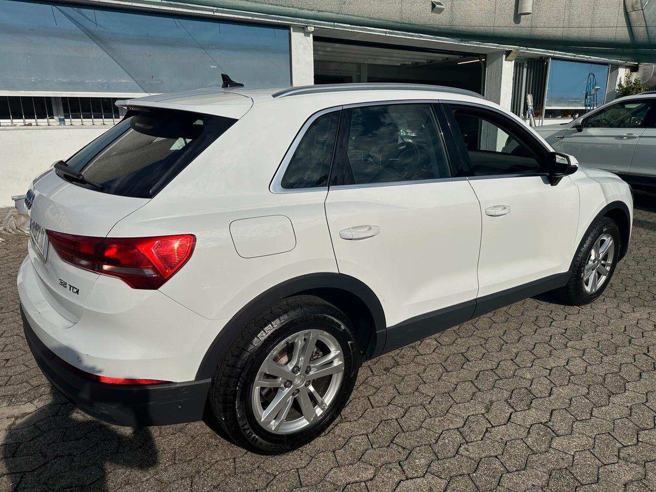 Audi Q3 35 TDI S tronic Business Advanced*EURO6