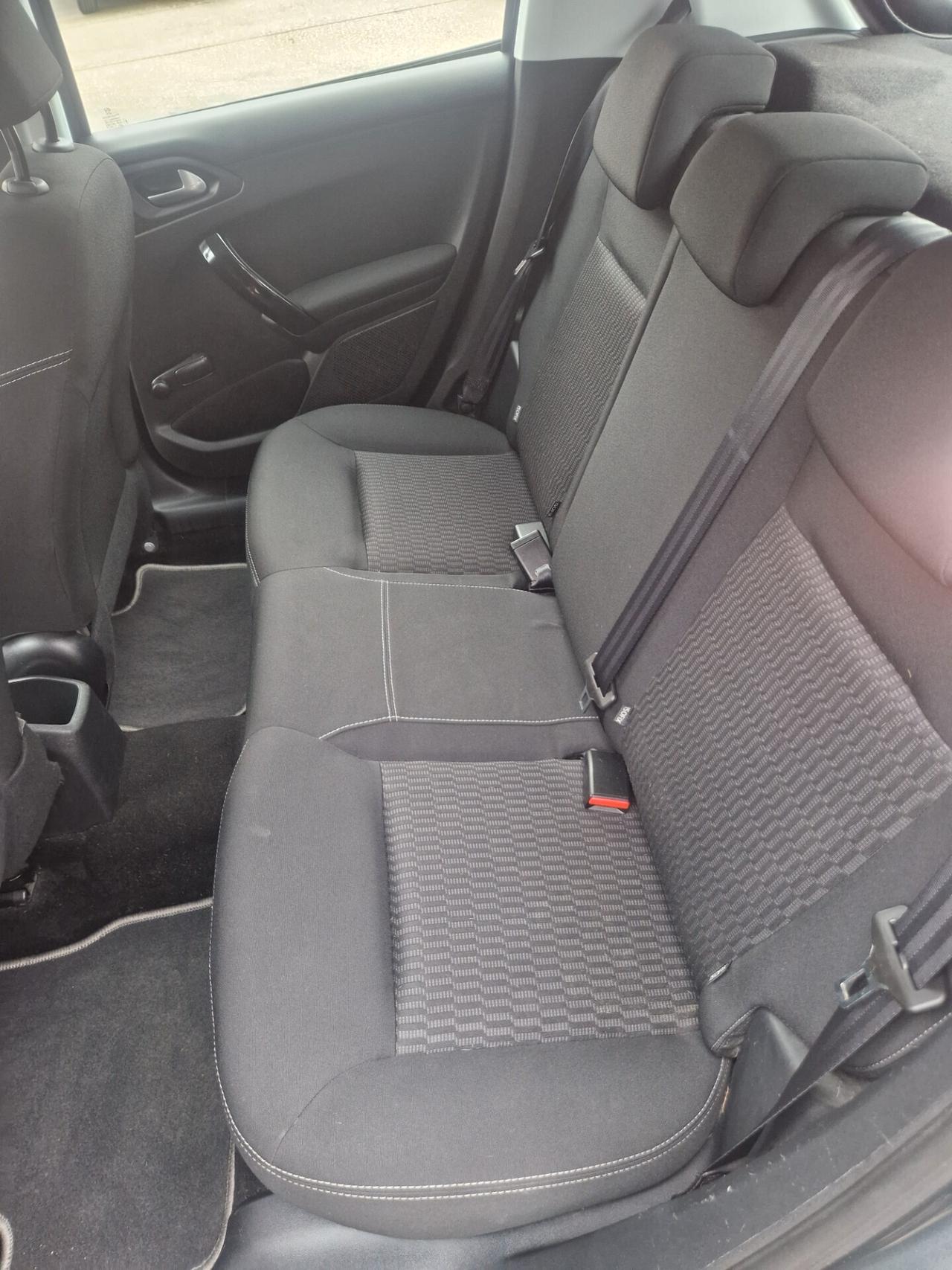 Peugeot 208 82CV 5 porte Access NEOPATENTATI