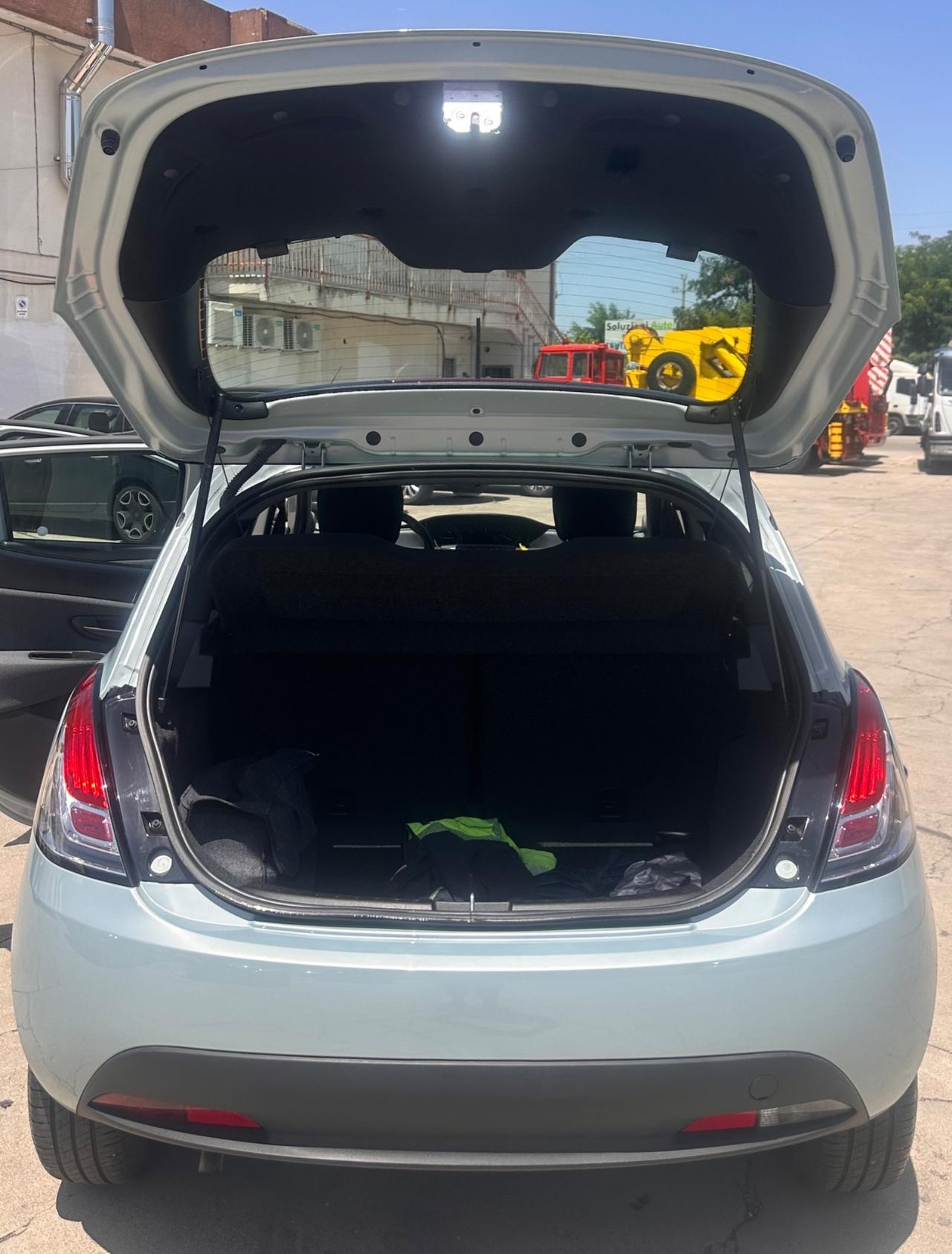 Lancia Ypsilon 1.0 FireFly 5 porte S&S Hybrid Gold
