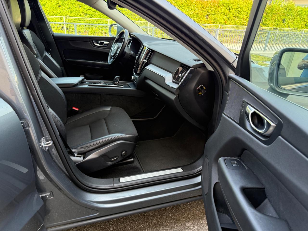 Volvo XC60 B4 (d) AWD Geartronic Business Plus