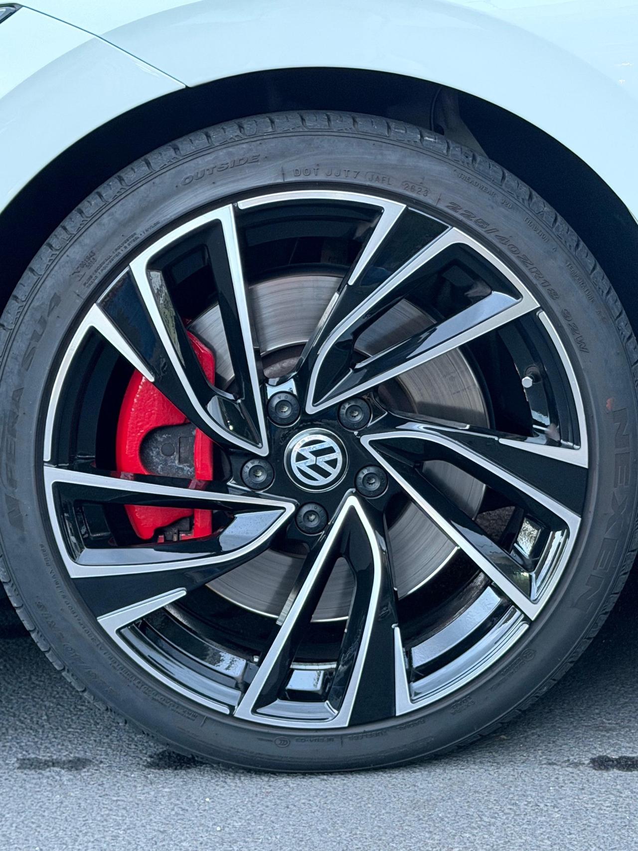 Volkswagen Golf 8 GTI 2.0 TSI 245CV