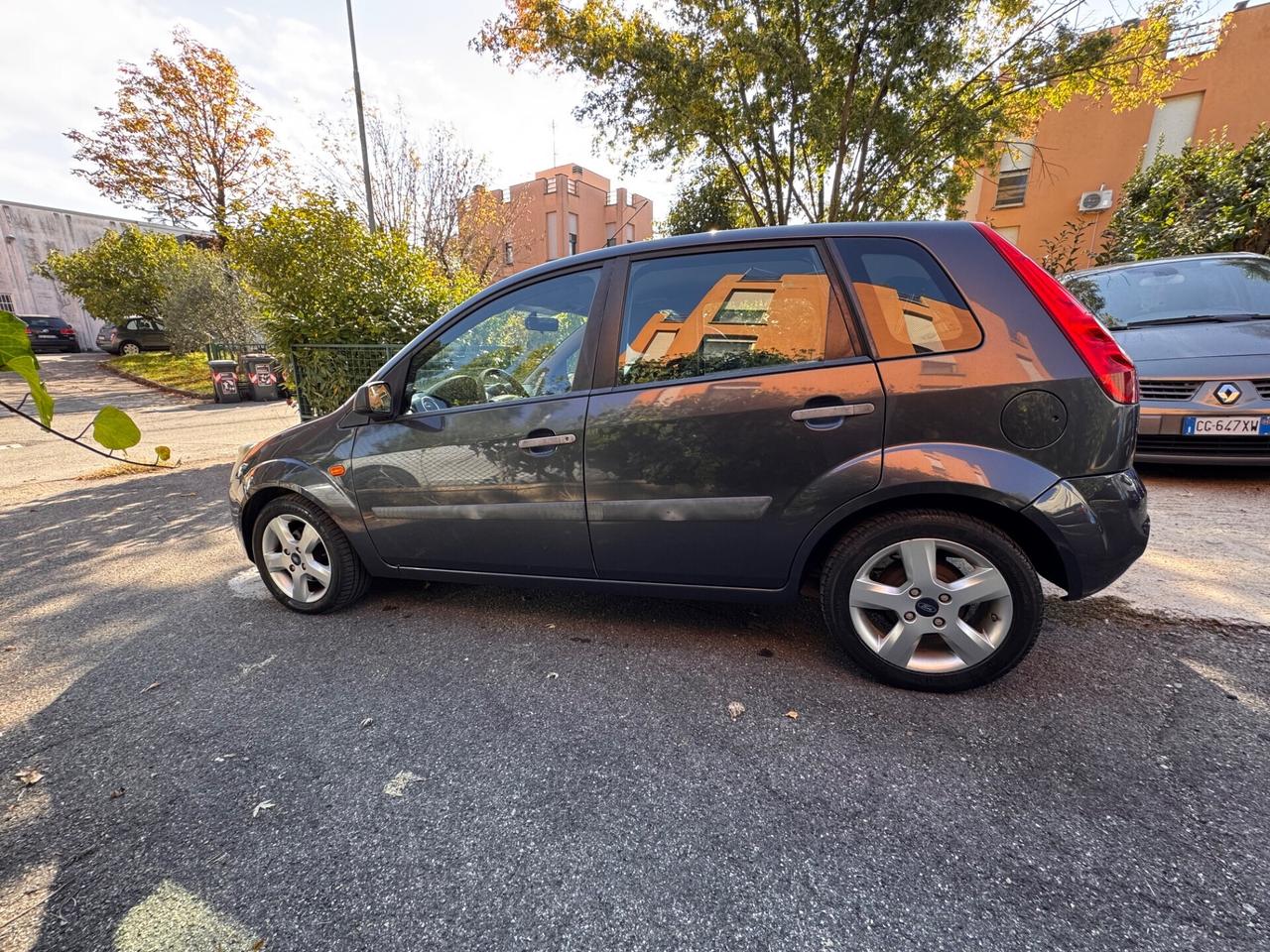 Ford Fiesta 1.4 16V 5p. Ghia