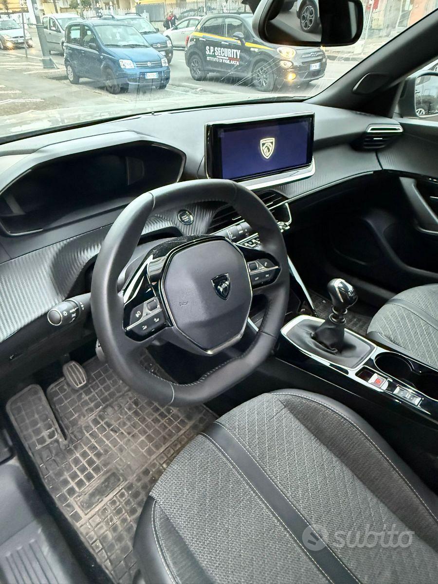 2024 PEUGEOT 2008 1.2cc 100cv S&S "ALLURE"