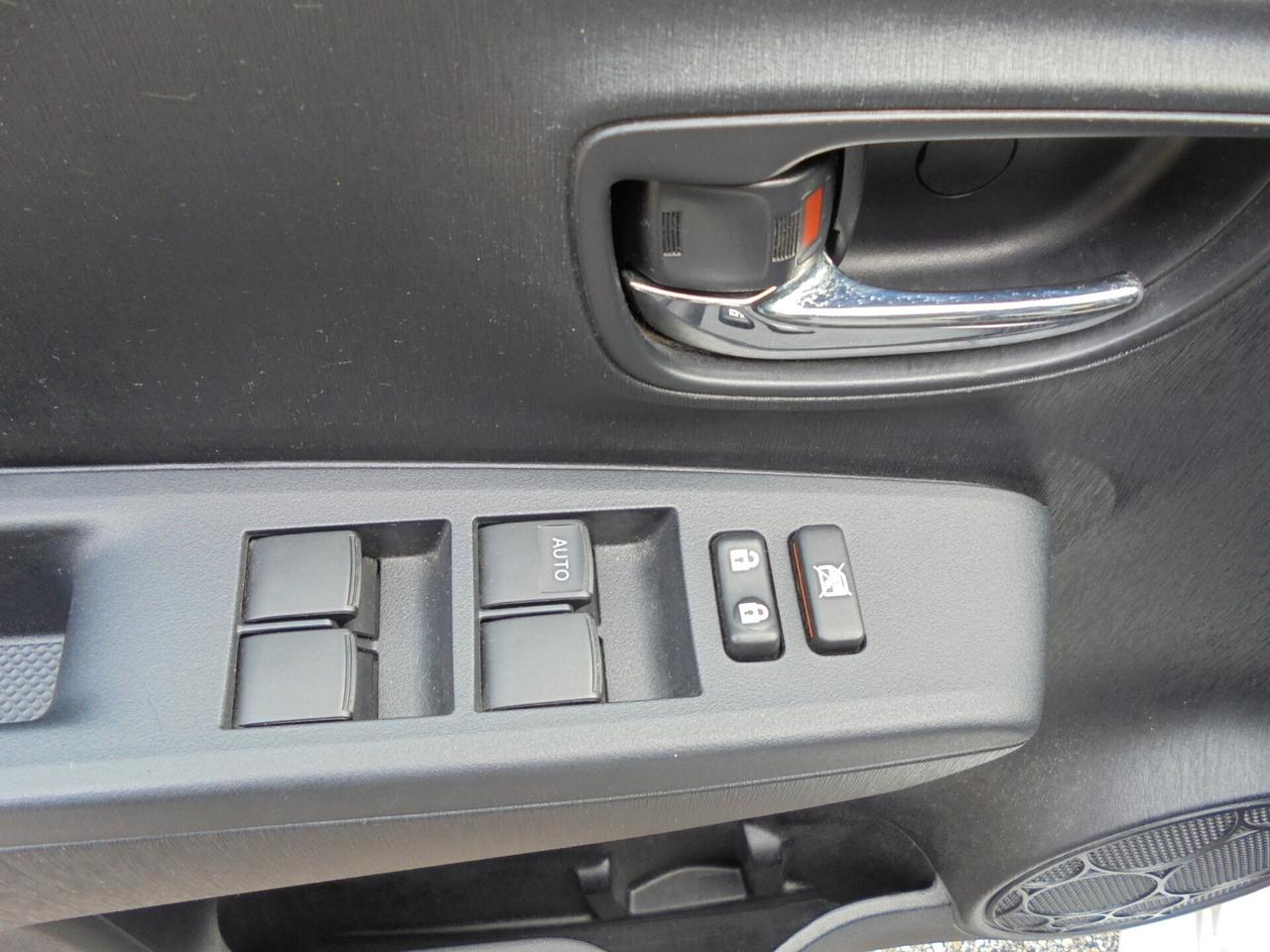 TOYOTA YARIS 1.0 VVT-i 5P LOUNGE – UNIPROPRIETARIO-