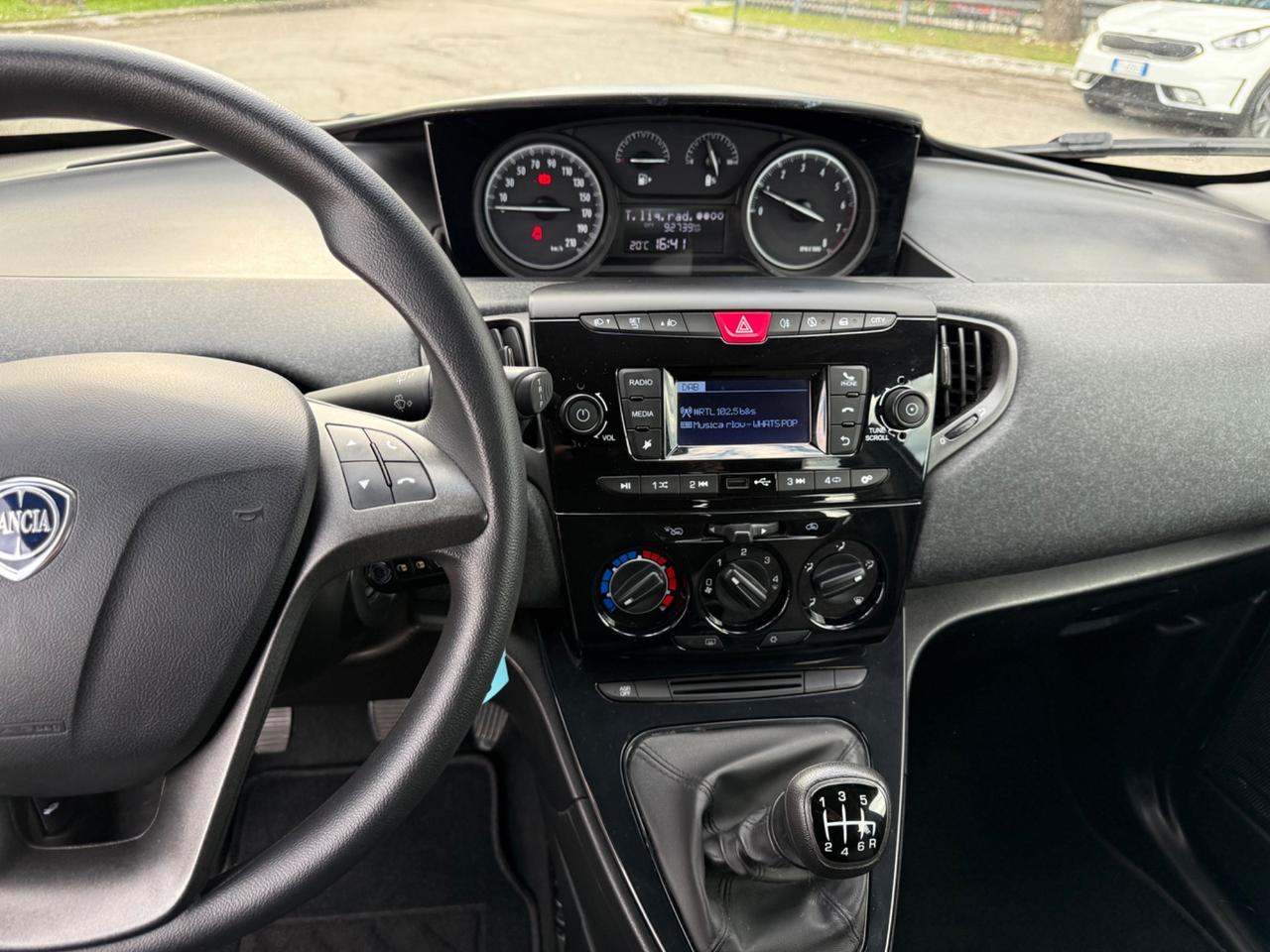 Lancia Ypsilon 1.0 FireFly 5 porte S&S Hybrid Ecochic Silver