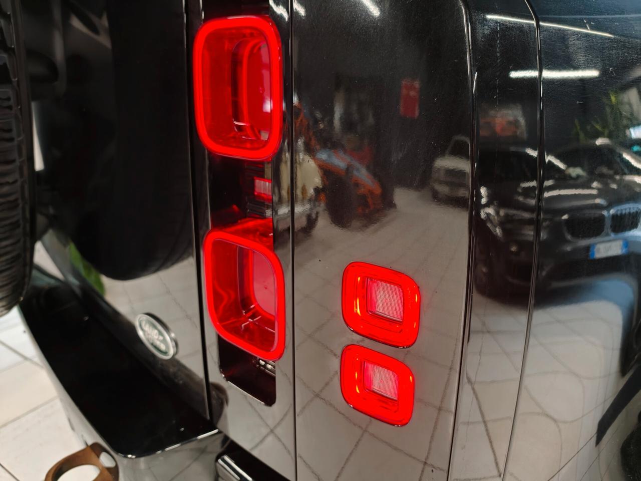 Land Rover Defender 110 3.0D I6 200 CV AWD Auto X-Dynamic SE