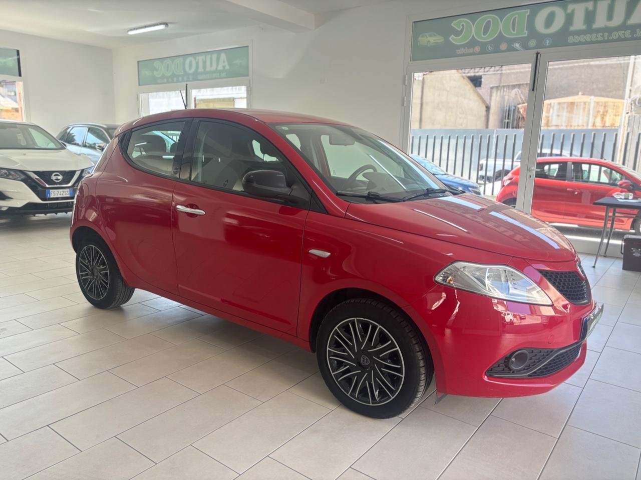 Lancia Ypsilon 1.0 FireFly 5 porte S&S Hybrid Ecochic Silver