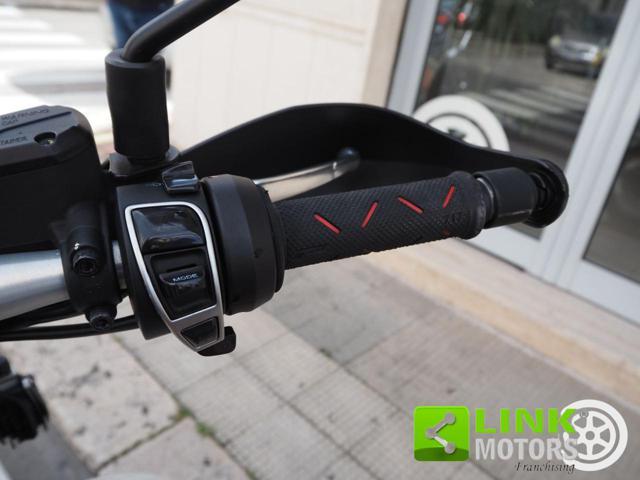 MOTO GUZZI V85 TT + Tris Valigie Alluminio+