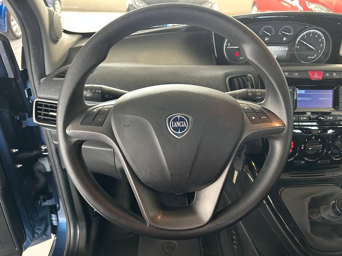 Lancia Ypsilon 1.0 FireFly 5 porte S&S Hybrid Ecochic Silver