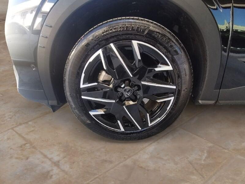Peugeot 5008 Hybrid 145 e-DCS6 GT