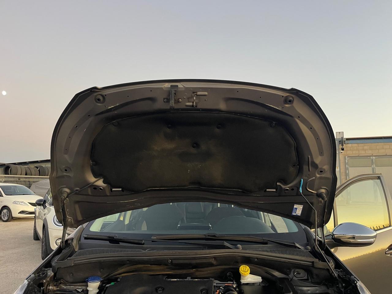 PEUGEOT 2008 1.6 HDI FULL LED ALLURE PARI AL NUOVO