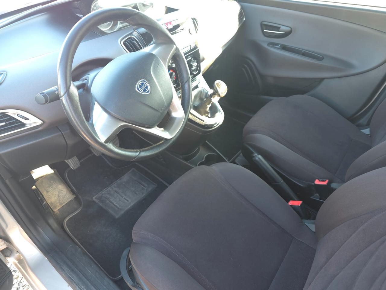 Lancia Ypsilon 1.2 69 CV 5 porte S&S Platinum