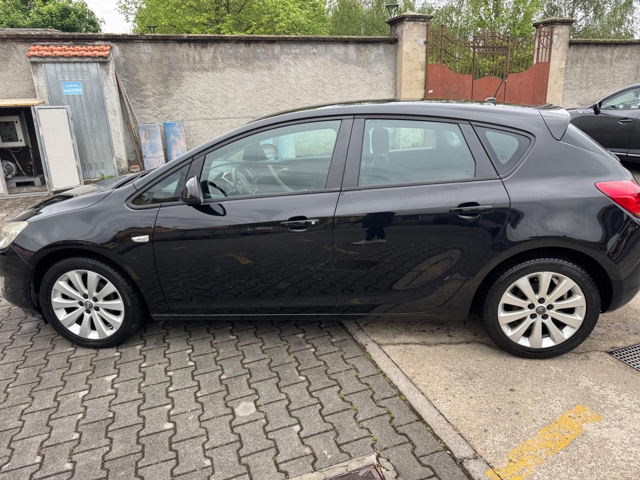 Opel Astra 1.6 115CV 5 porte Cosmo