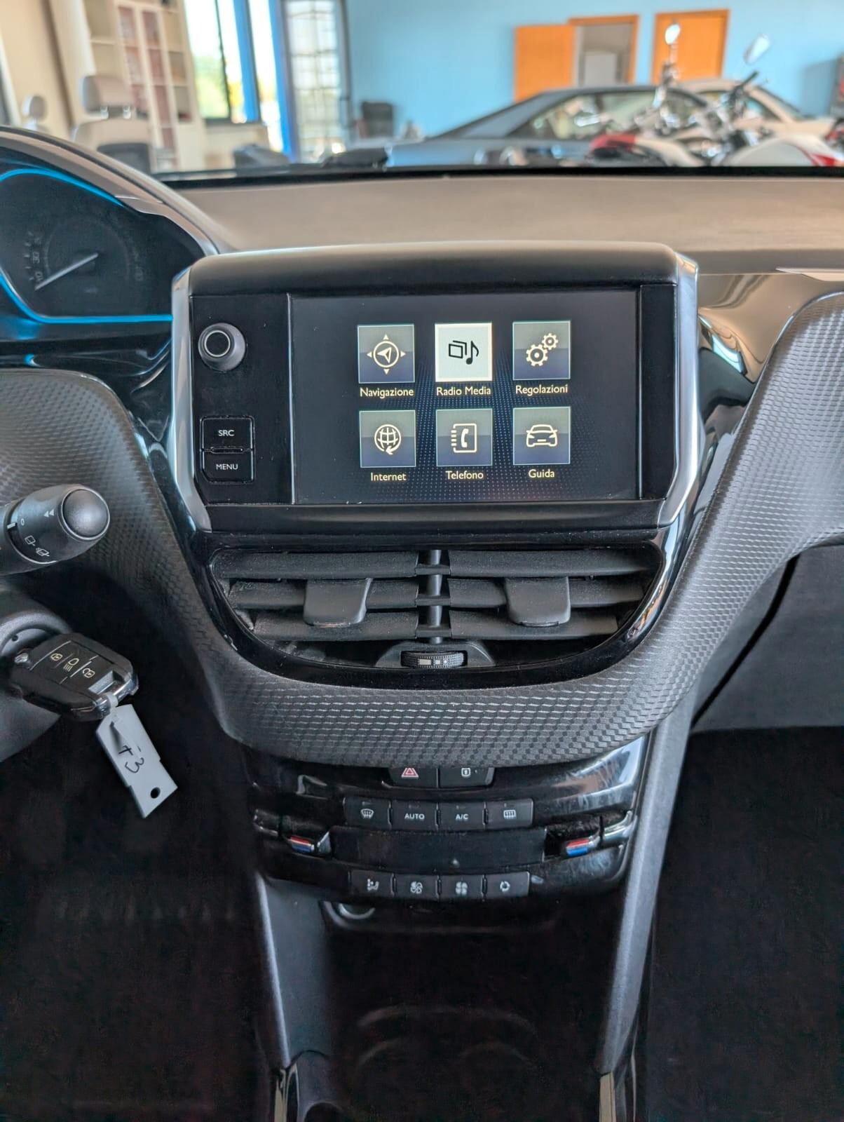 Peugeot 2008 BlueHDi 100 Allure