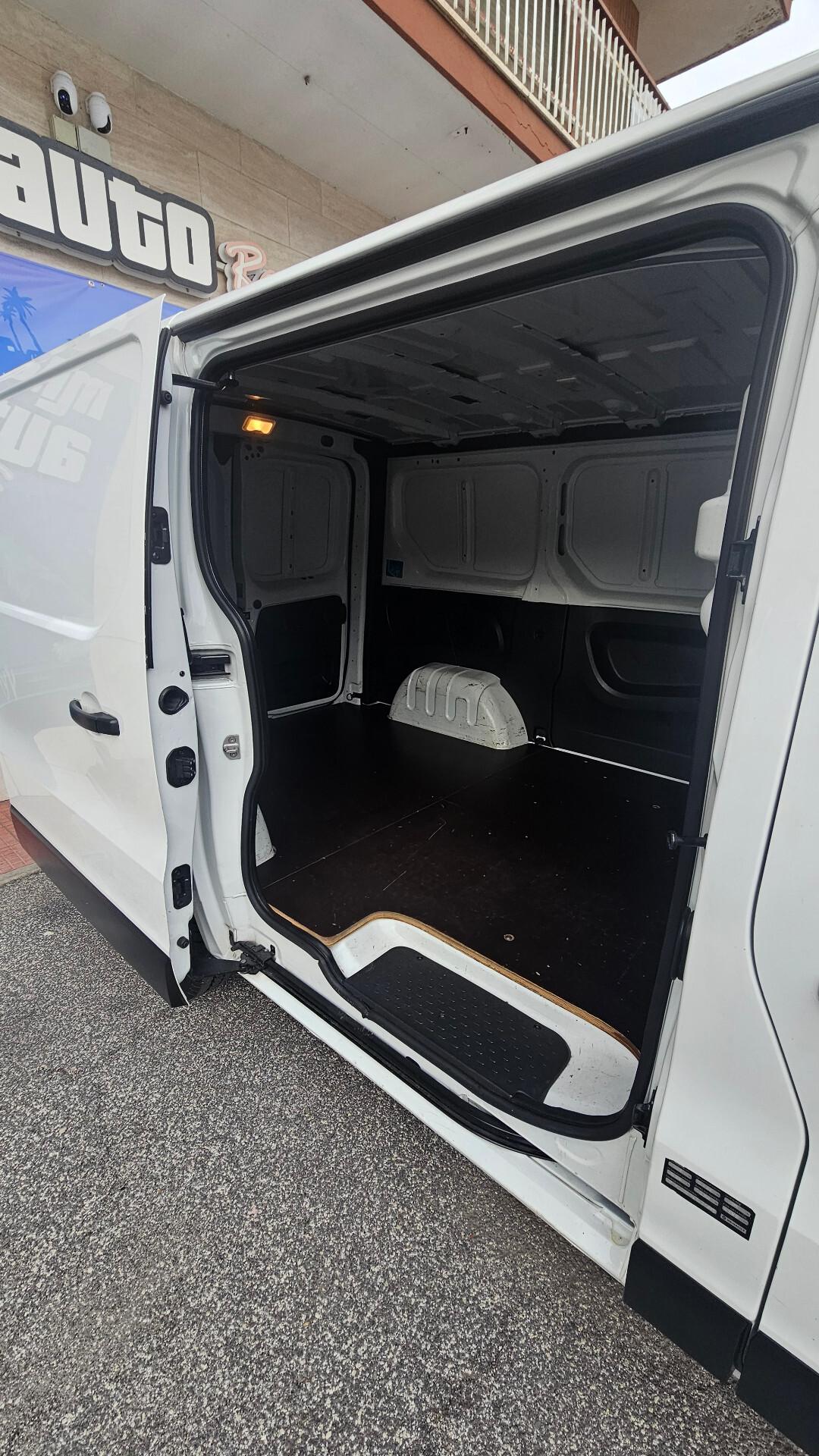 Renault Trafic T29 2.0 dCi 120CV PC-TN KOMFORT L1 H1 IVA MARGINE CARVERTICAL