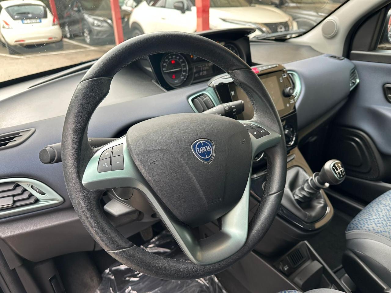 Lancia Ypsilon 1.0 FireFly 5 porte S&S Hybrid Gold