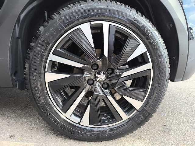 Peugeot 2008 motore elettrico 136 CV GT