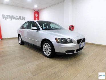 VOLVO - S40 - 2.0 D Momentum