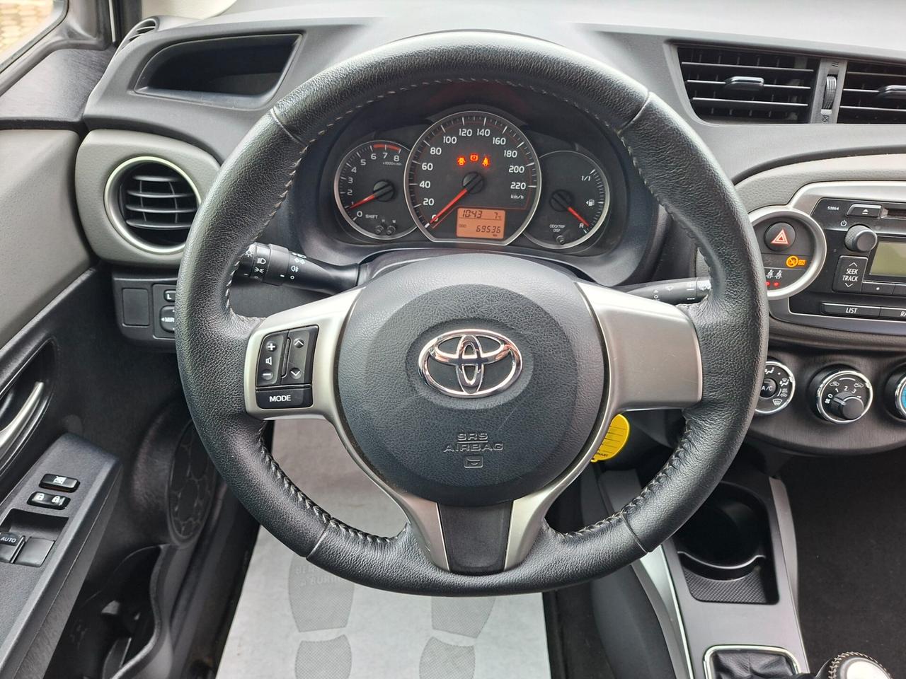 Toyota Yaris 1.0 Lounge *UNICO PROPRIETARIO*