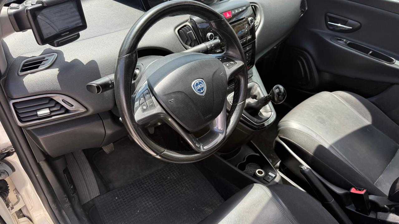 LANCIA YPSILON 1.3 MJT TETTO APRIBILE