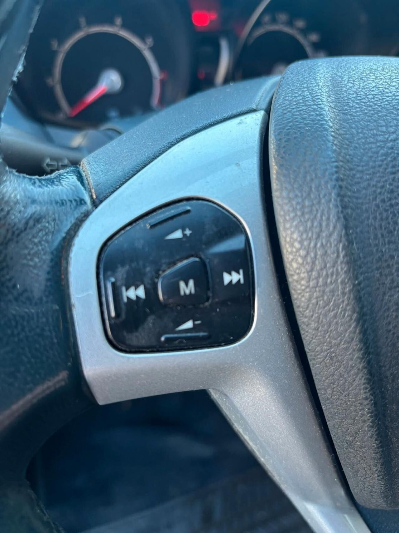 Ford Fiesta 1.4 5 porte Bz.- GPL Titanium NEOPATENTATI