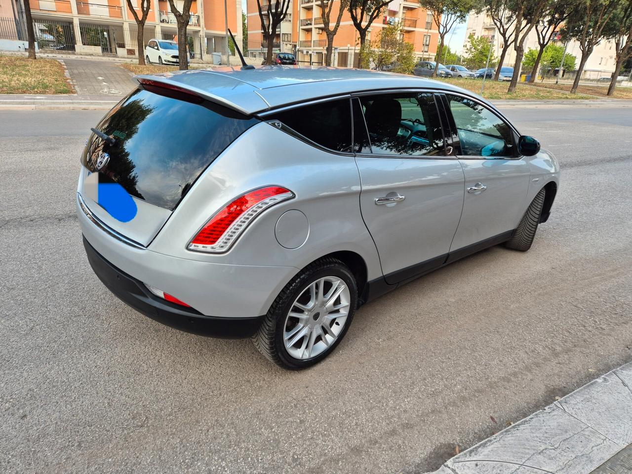 Lancia delta 1.6 multijet 120cv cambio automatico 2014