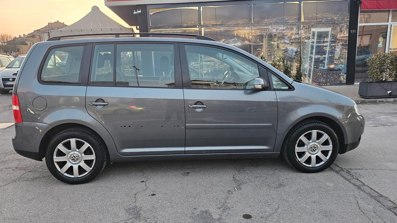 Volkswagen Touran 7 POSTI