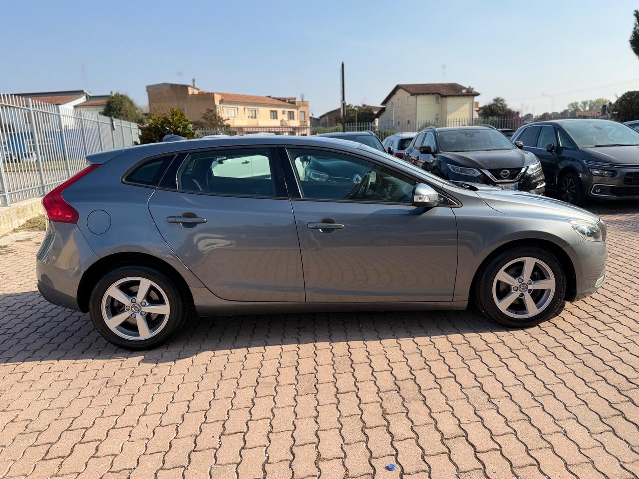 Volvo V40 D2 1.6 SUMMUM