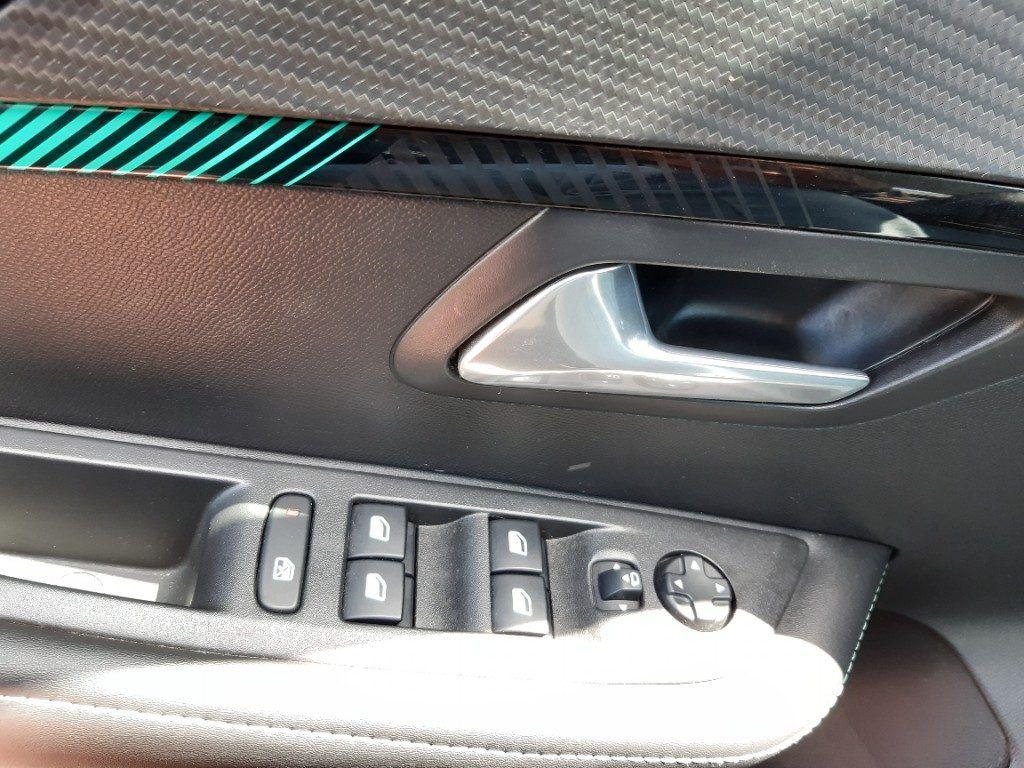 Peugeot 208 motore elettrico 136 CV 5 porte GT