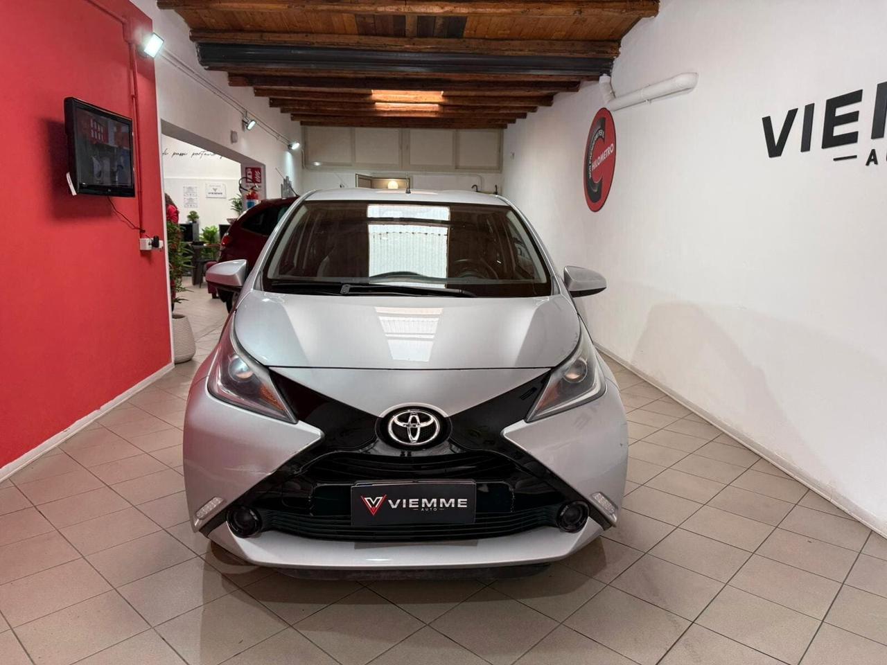 Toyota Aygo 1.0 VVT-i 69 CV 5 porte x-cool TSS MMT