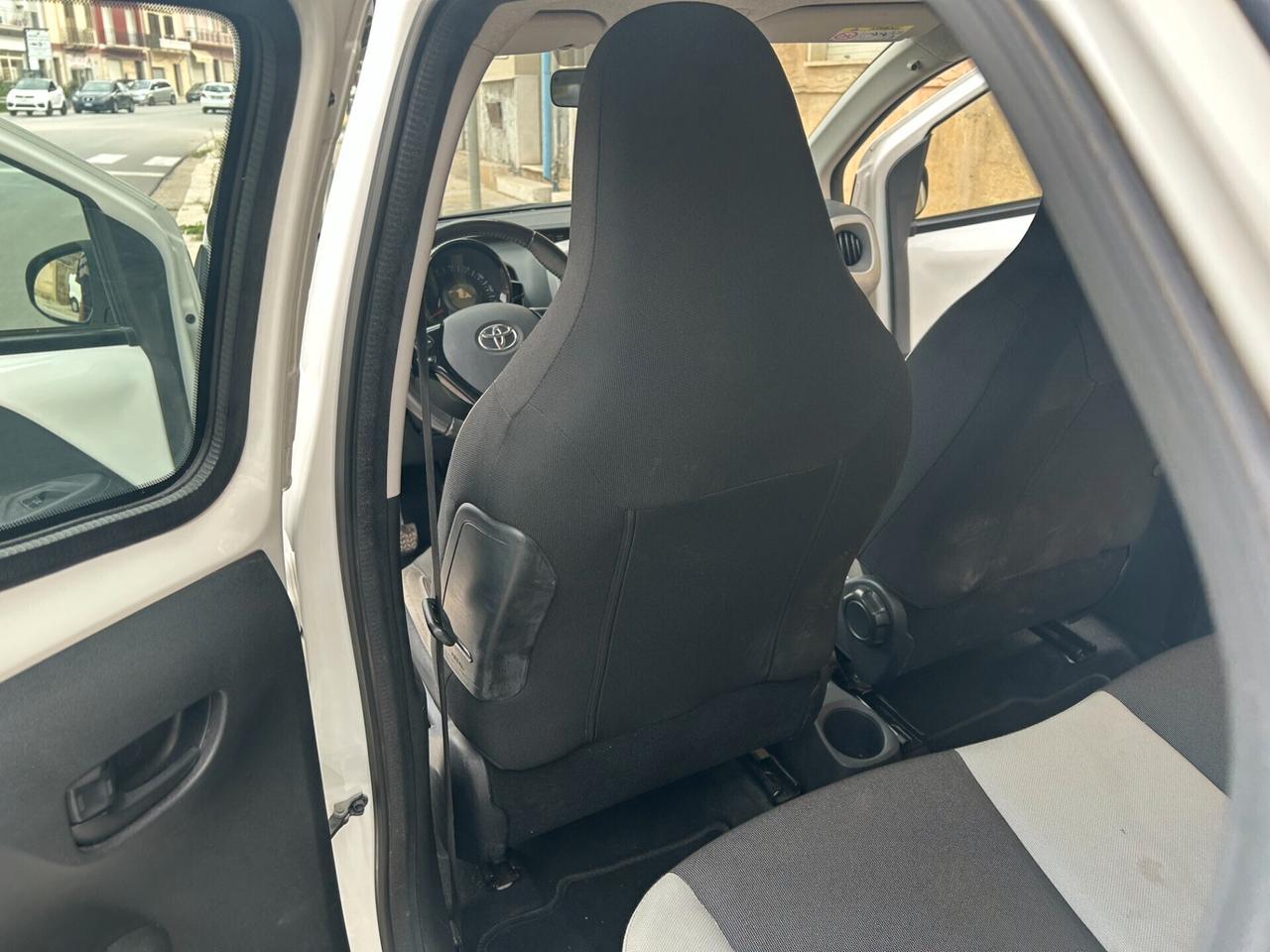 Toyota Aygo 1.0 VVT-i 69 CV 5 porte x-clusiv