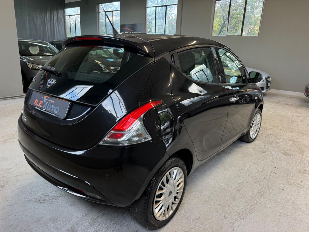 Lancia Ypsilon 0.9 TwinAir 85 CV 5 porte S&S DFN Gold