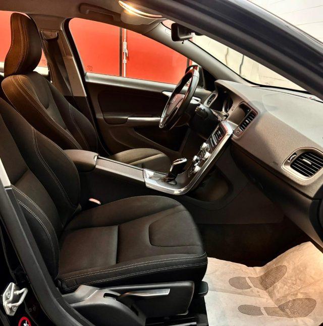 VOLVO V60 D2 1.6 Powershift Kinetic
