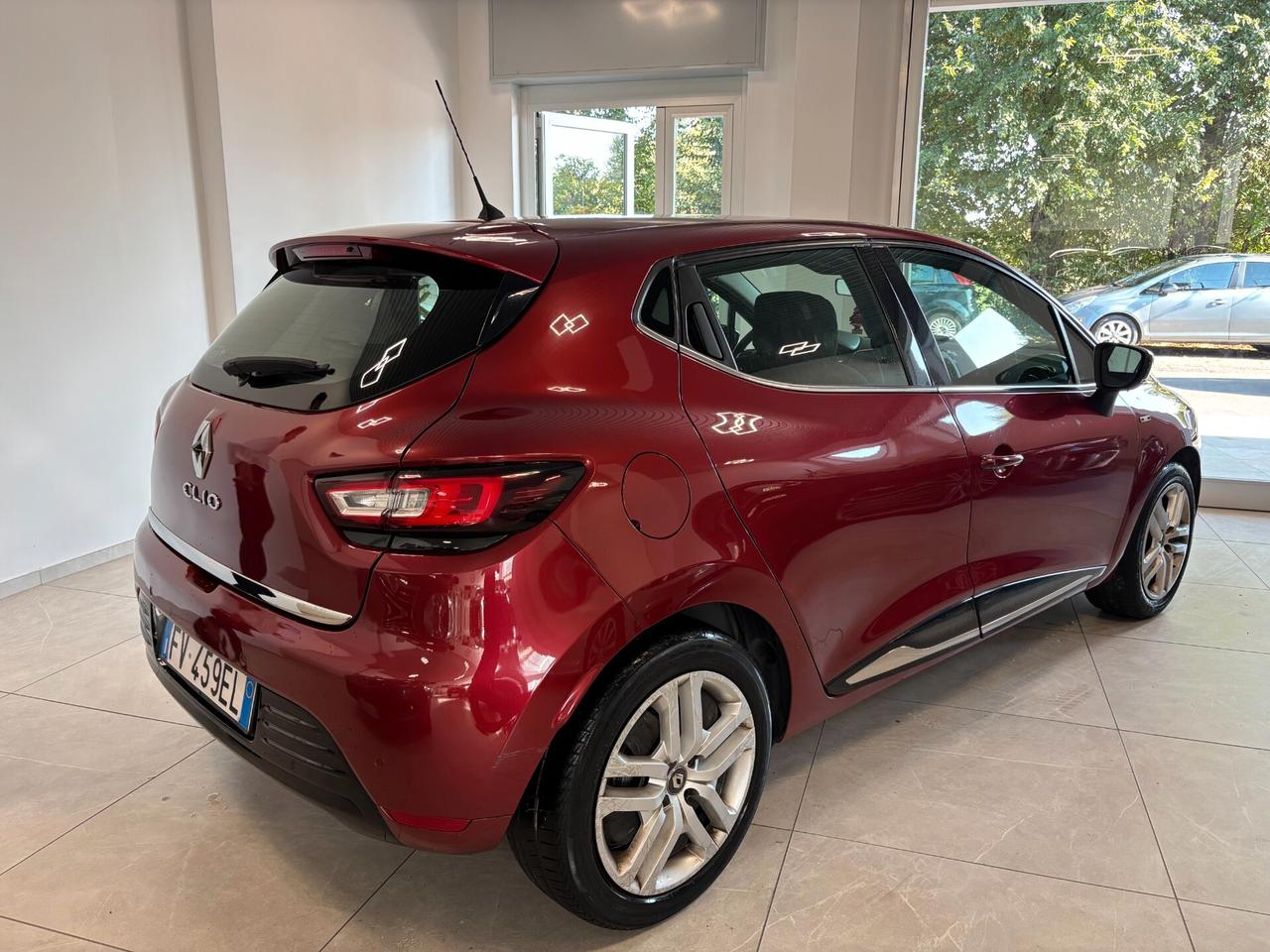 Renault Clio TCe 12V 90 CV 5 porte Moschino Intens