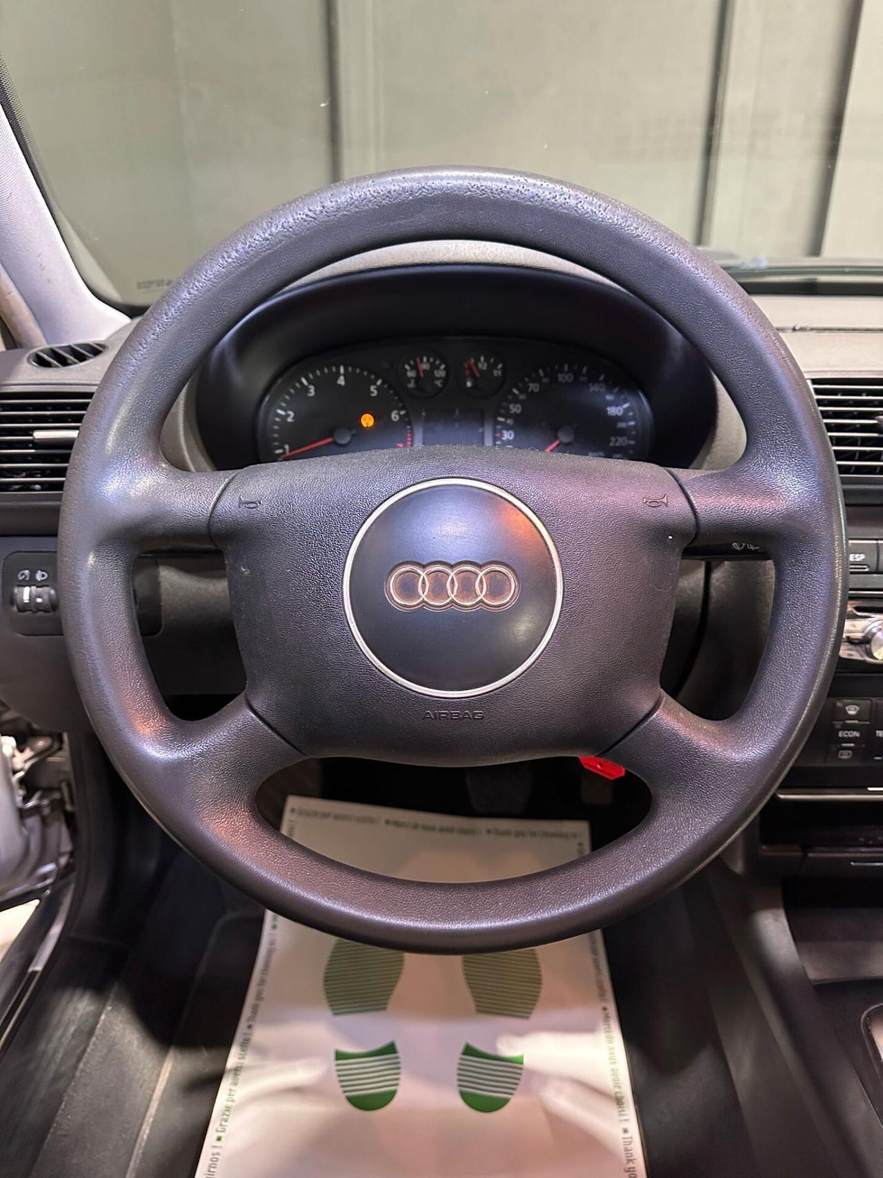 Audi A3 1.8 20V cat 5p. Ambiente