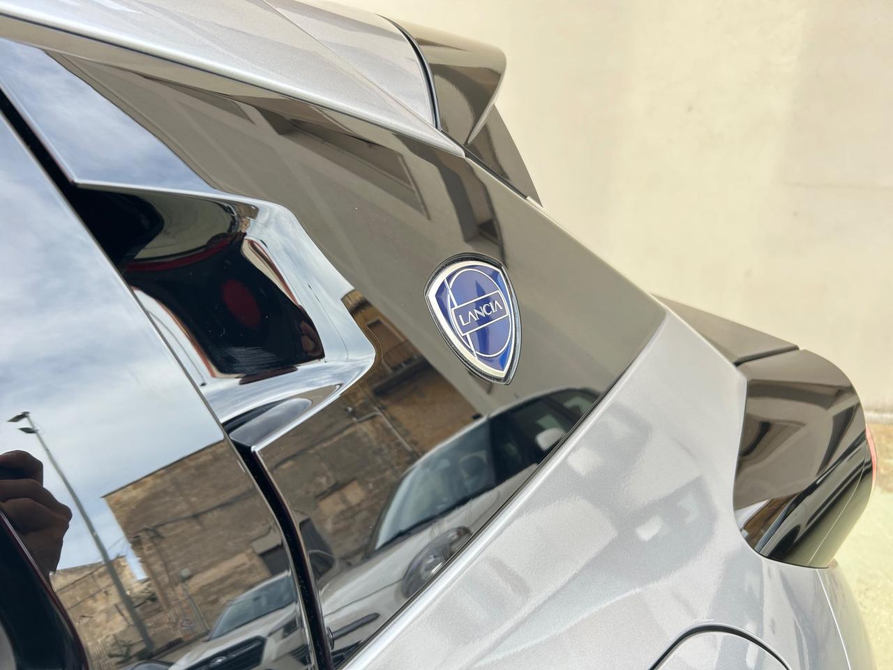 Lancia Ypsilon Hybrid e-DCT
