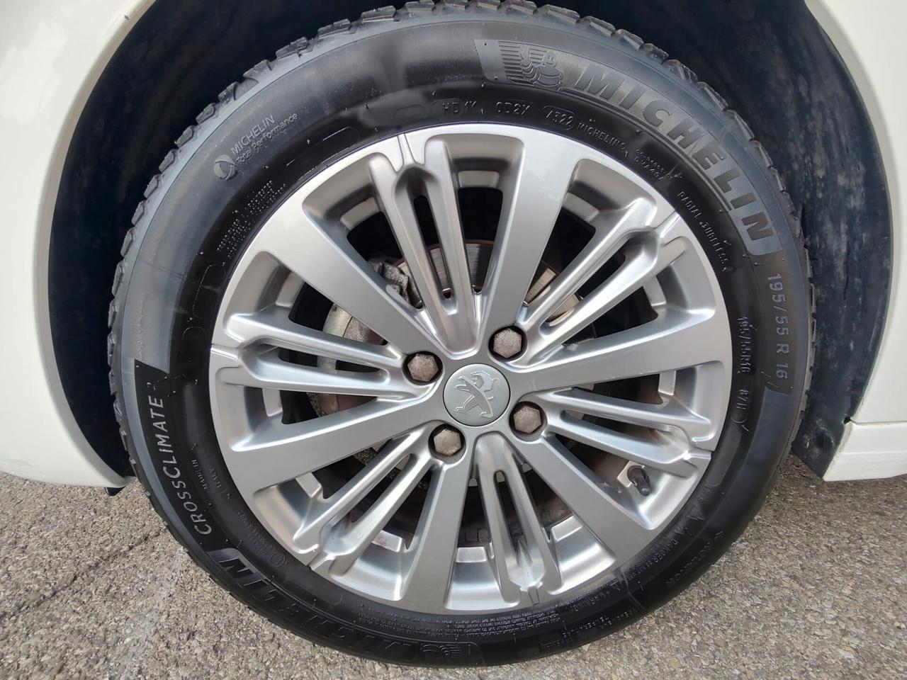 Peugeot 208 PureTech 82 5p. GPL Access, BENZINA\GPL, OK NEOPATENTATI