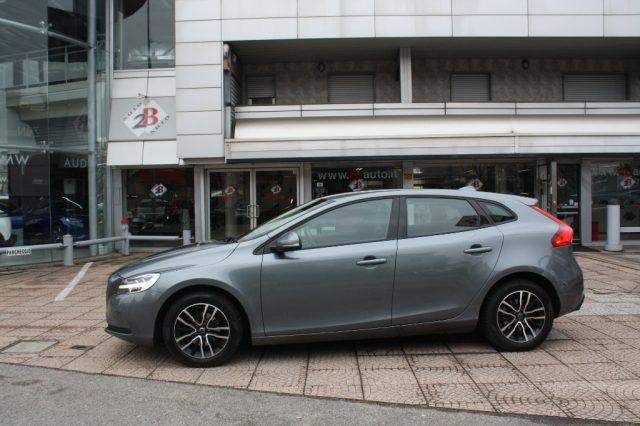 VOLVO V40 D2 R-design