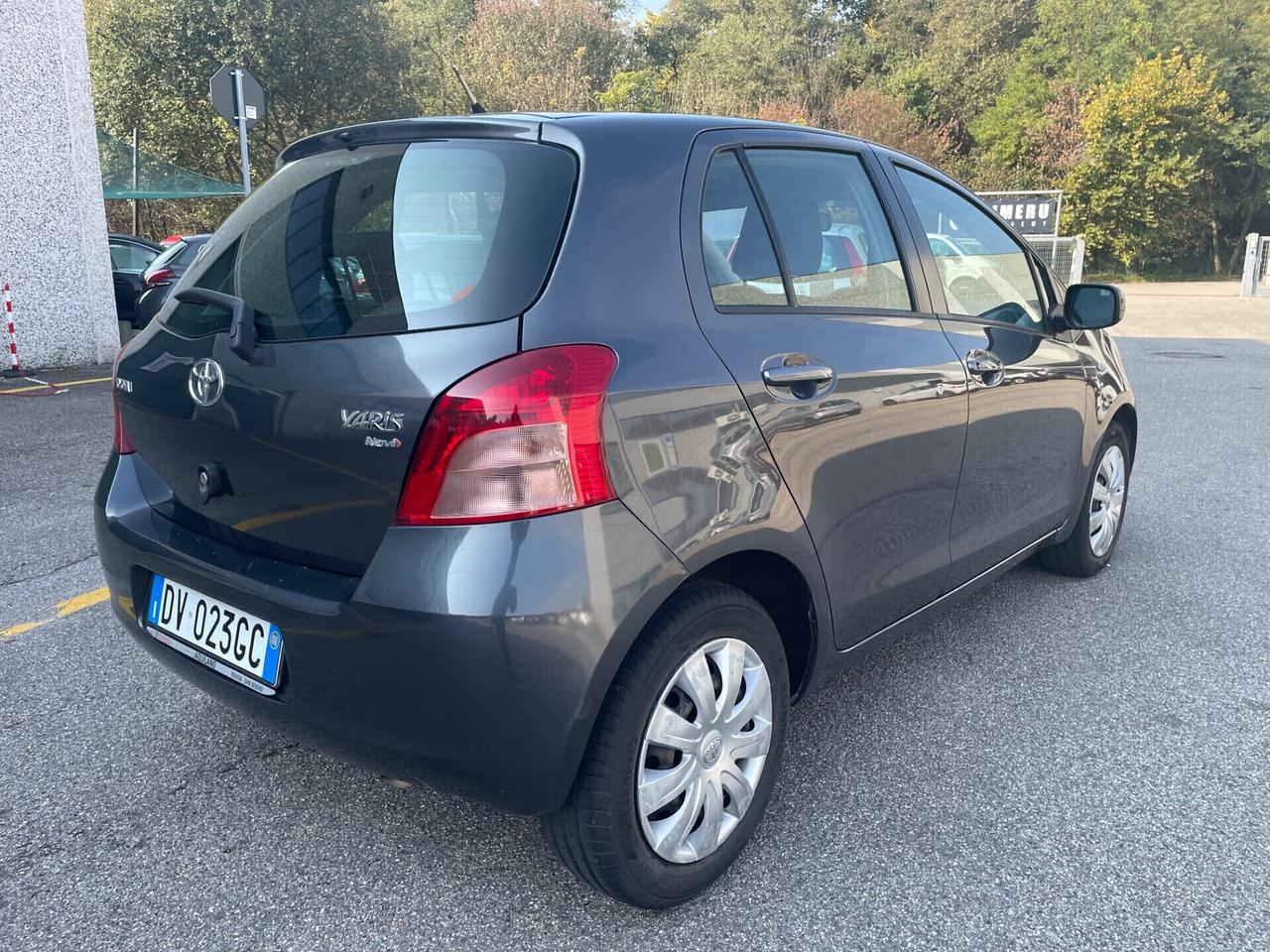 Toyota Yaris 1.3 5 porte Navi*Automatik*Solo 86000*