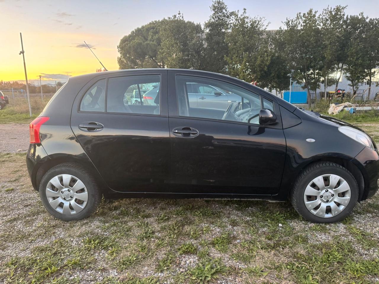 Toyota Yaris 1.0 5 porte SOLAMENTE 129.000 KM