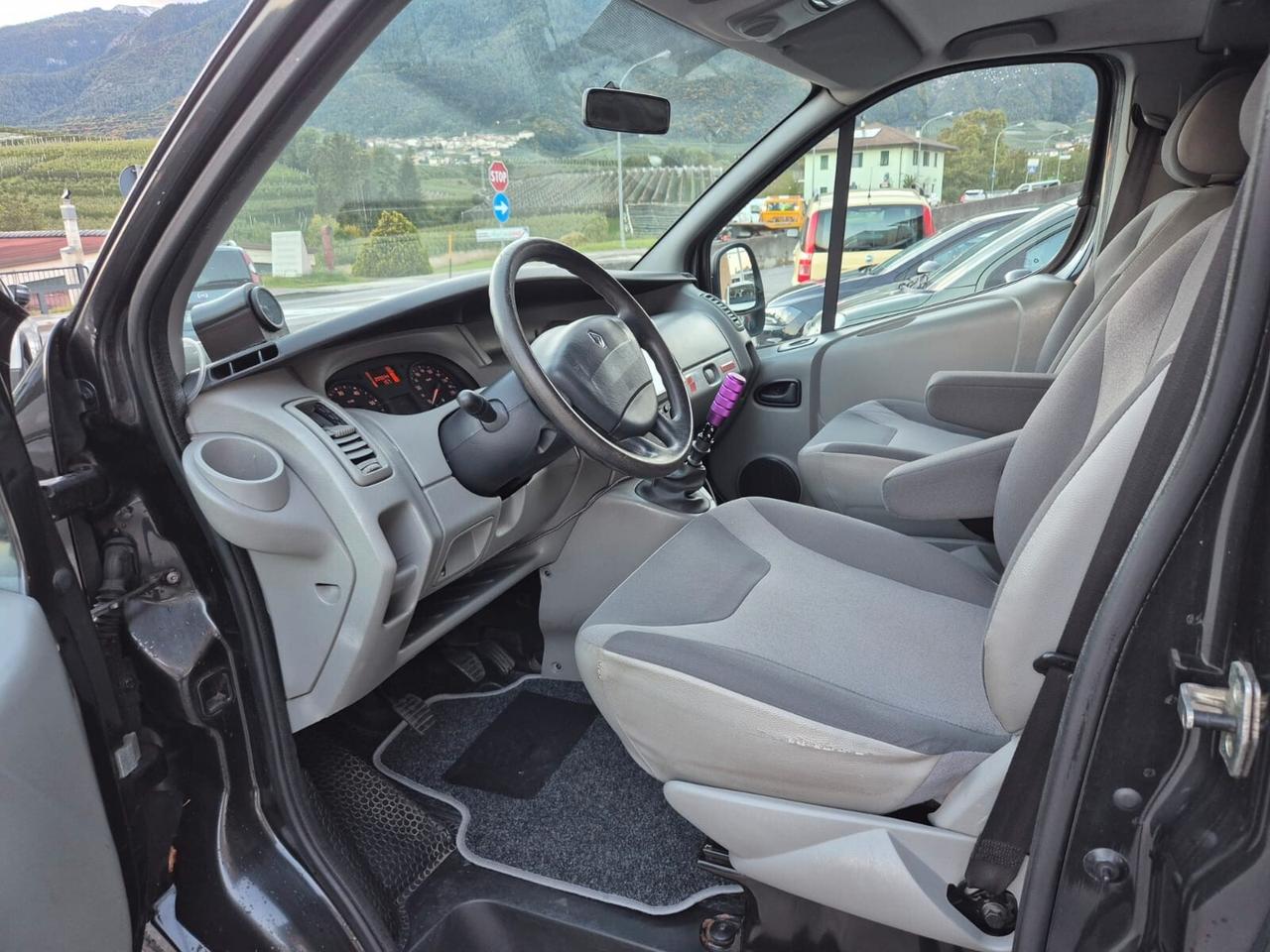 RENAULT TRAFIC 8 POSTI VERGLAST