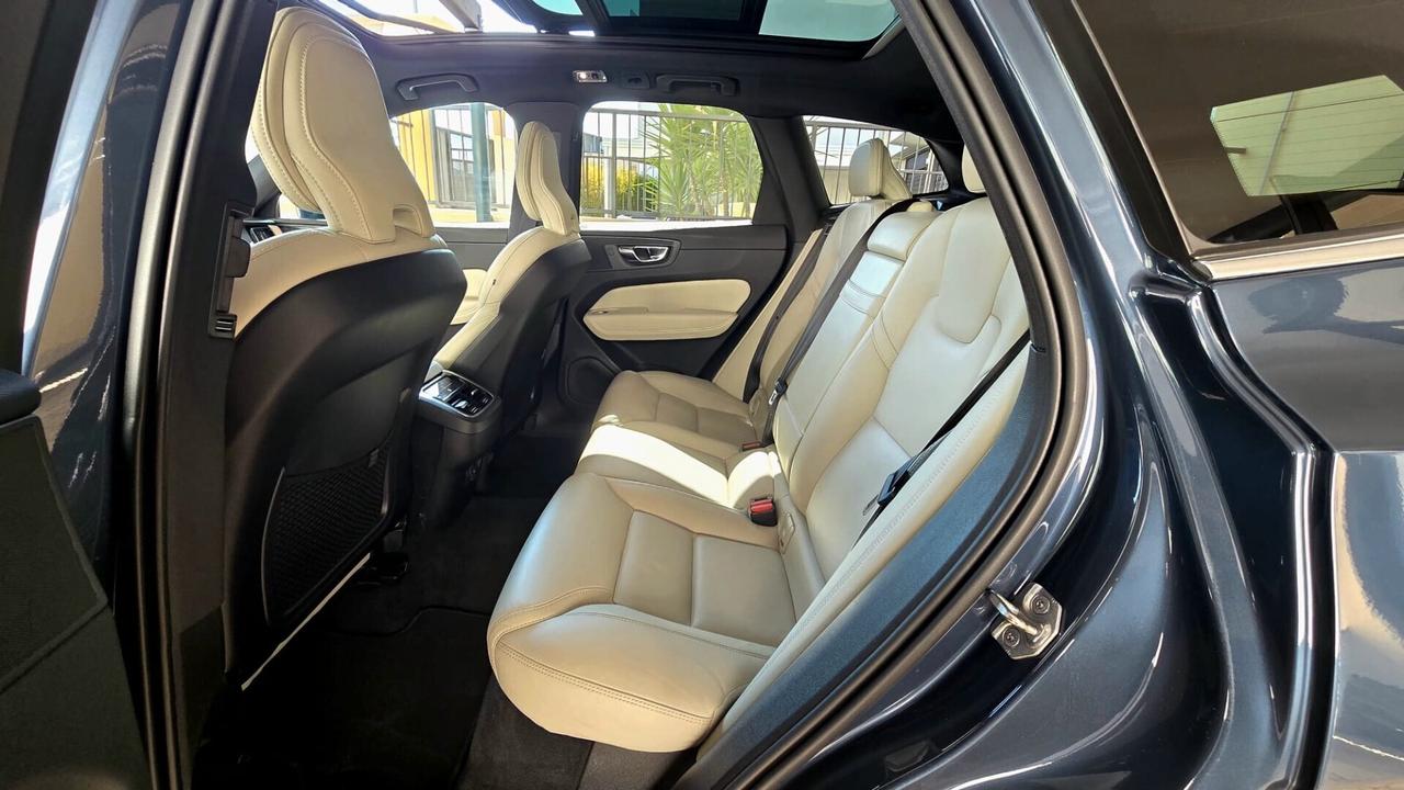 VOLVO XC60 B5 2.0 AWD ISCRIPTION MHEV 235cv STUPENDA