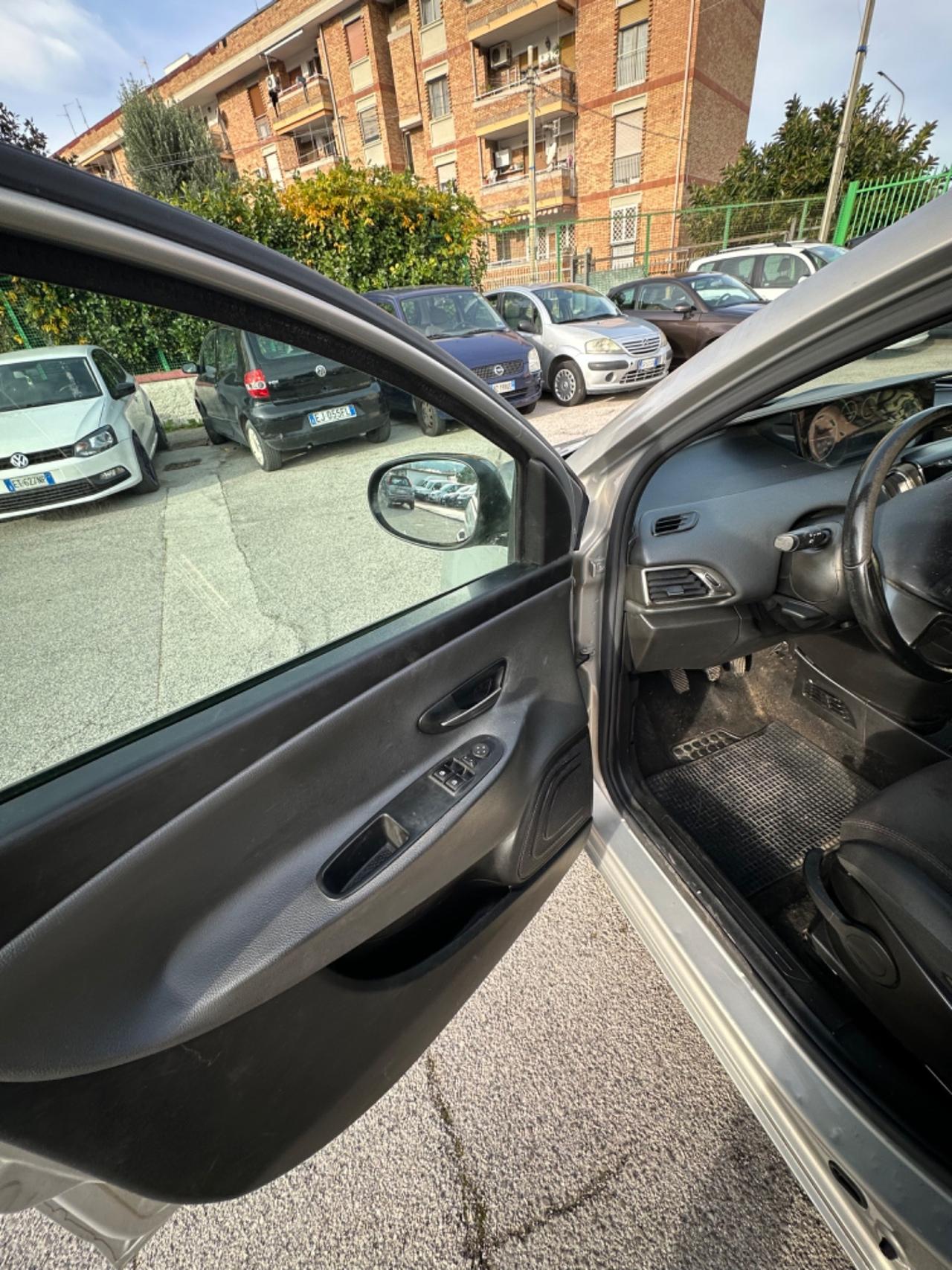 Lancia Ypsilon 0.9 TwinAir 85 CV 5 porte Metano Ecochic Gold